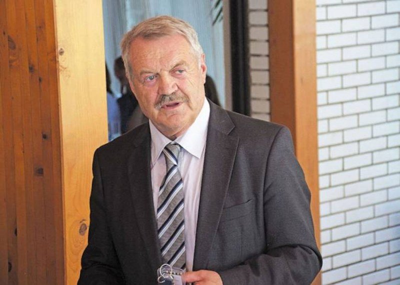 Rajko Dukić koristi koronu kako bi prisilio radnike da platu troše u sklopu kompanije