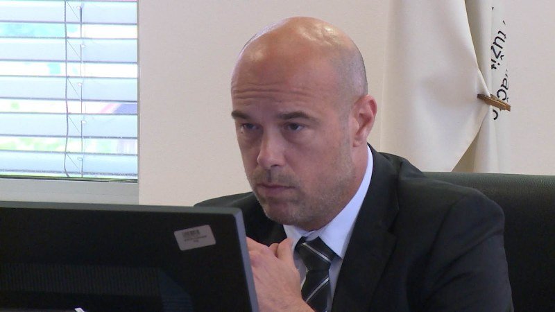 Slobodan Vasković - Milan Tegeltija - mali, zli, maliciozni, podmukli sluga psihotičnog, paranoičnog, patološkog režima