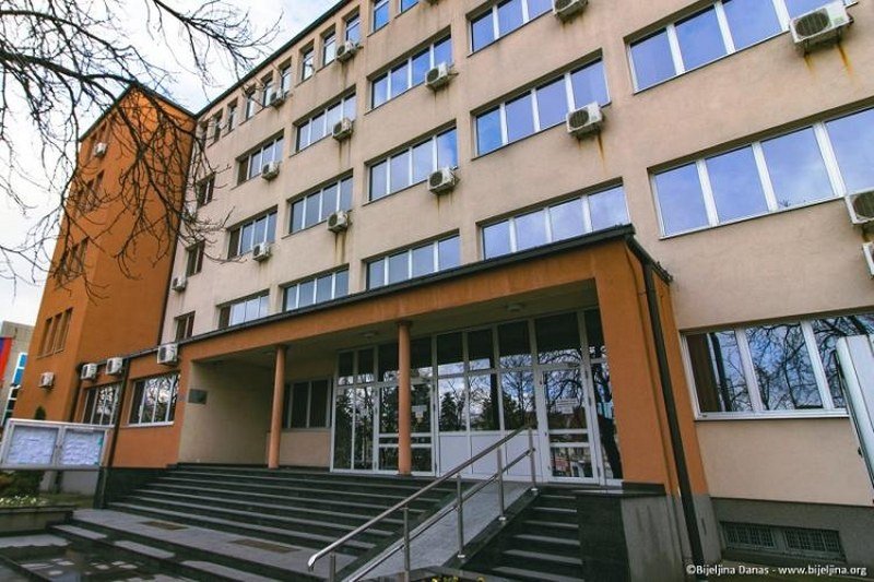 Skandal - Okružni sud u Bijeljini pustio optužene nasilnike pedofile iz Lopara
