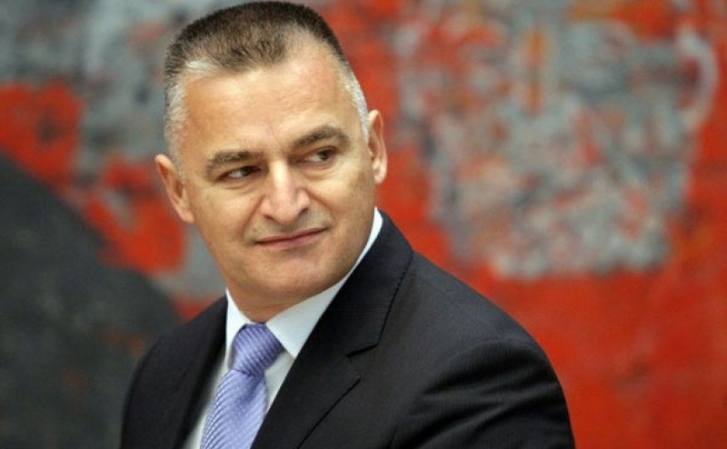 Grobar zdravstva RS, stanovništvo pretvorio u svoju -Fabriku pacijenata- ponovo eksperimentiše neodobrenim terapijama - Film -Fabrika-