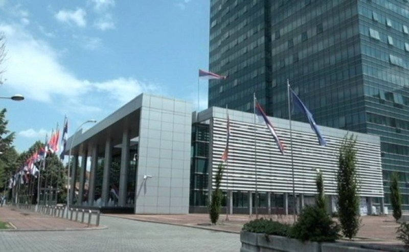 Vlada RS tokom pandemije oprema kancelarije - 300.000 za namještaj, parkete, itisone, televizore