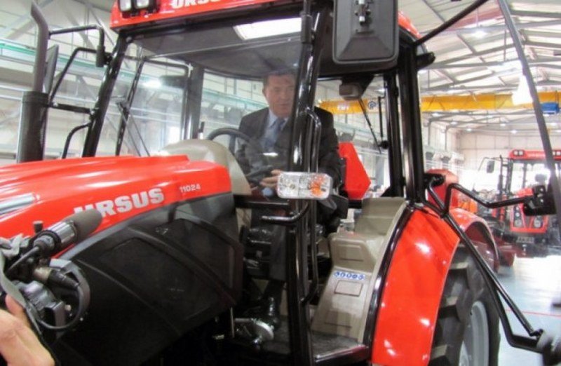 Vlada Srpske pomogla porodici Milorada Dodika da kupi traktor (Video)