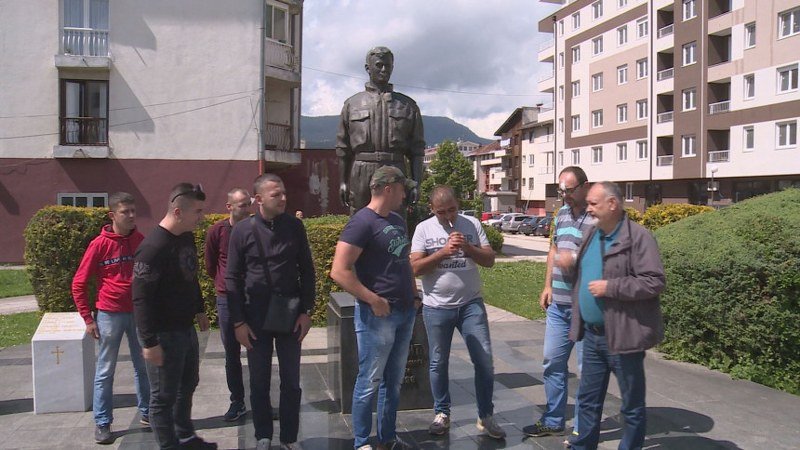 -Beli vukovi-: Huligani terorišu našu djecu (Video)