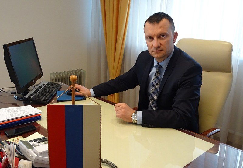 Maričić, direktor PU RS, pretukao službenika Vlade RS - Maričić nasamario i Dodika