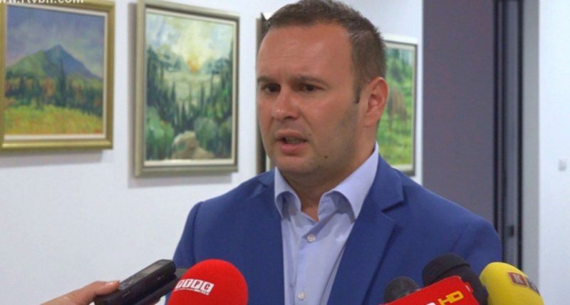Dodikov načelnik predlaže penzionerima da pojačaju primanja - Prodajite kuhani kukuruz (Video)