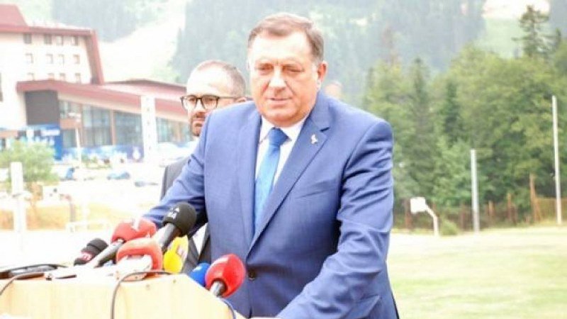 Nastavljeno Javno Potkopavanje Dodika Obojenom Divljom gradnjom (Foto)