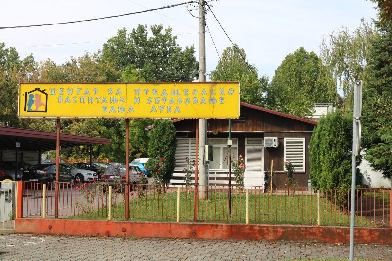 Policija izuzima dokumentaciju iz Centra za predškolsko vaspitanje