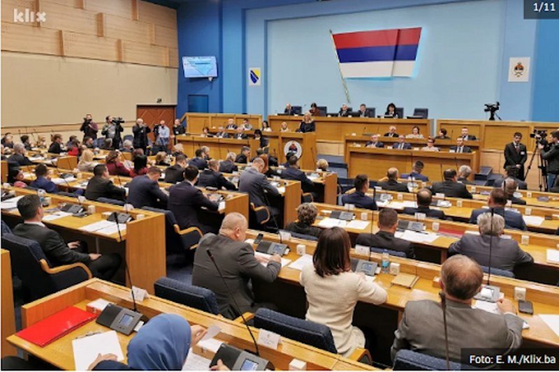 Ovi poslanici su nagrađeni direktorskim foteljama