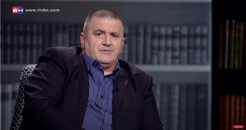 Samo se utrkuju sa dodvoravanjima Dodiku