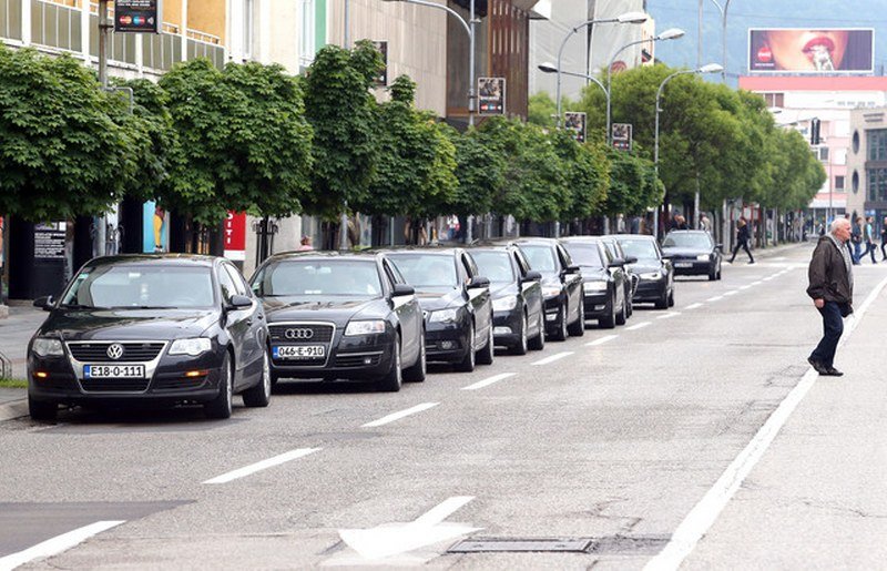 Prioriteti Vlade RS - Nema novca za zaštitu vazduha, kupuju se nove limuzine