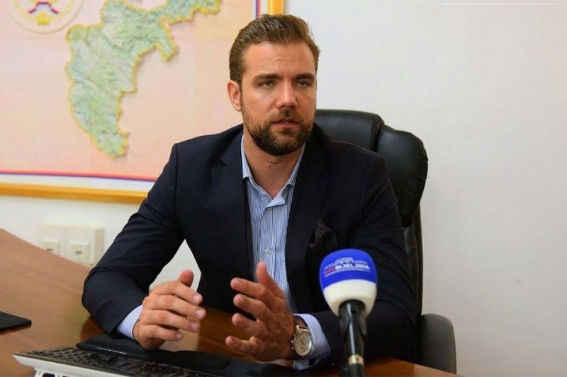 Grad pod opsadom, ulice opustošene