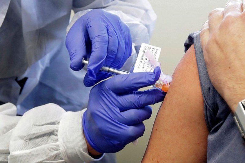 SAD: Vakcinacija protiv korone sredinom decembra