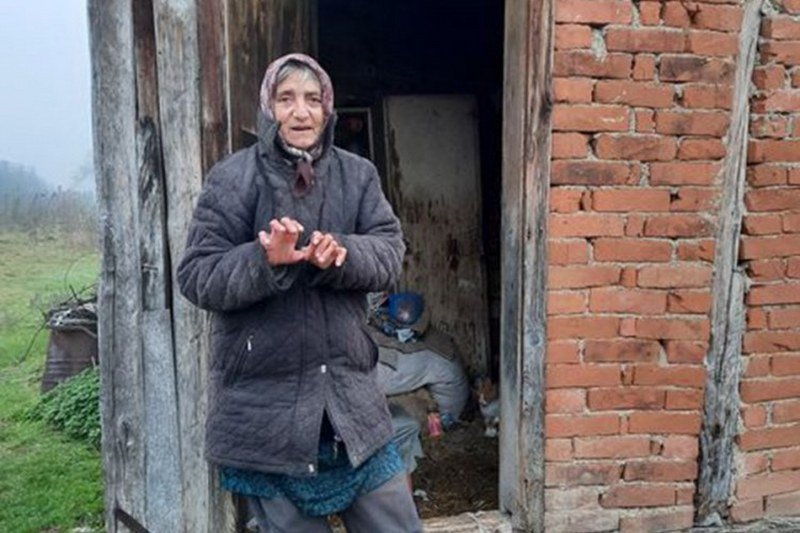 Starica živi bez struje i vode, jedino bogatstvo dvije ovce (Video)