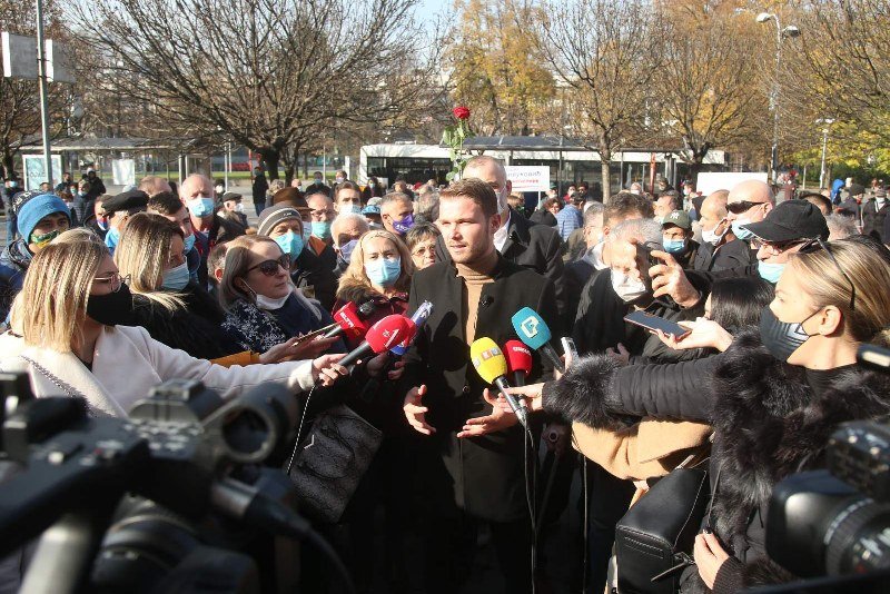 Novi gradonačelnik došao na Trg Krajine (Video)