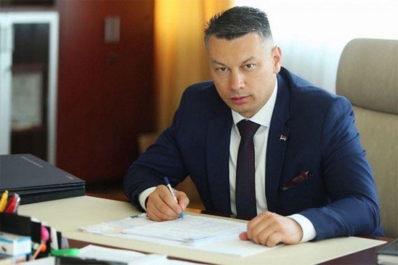 Na optužbe da je zloupotrijebio službeni položaj Nešić odgovara:  Sve sam radio u skladu sa zakonom