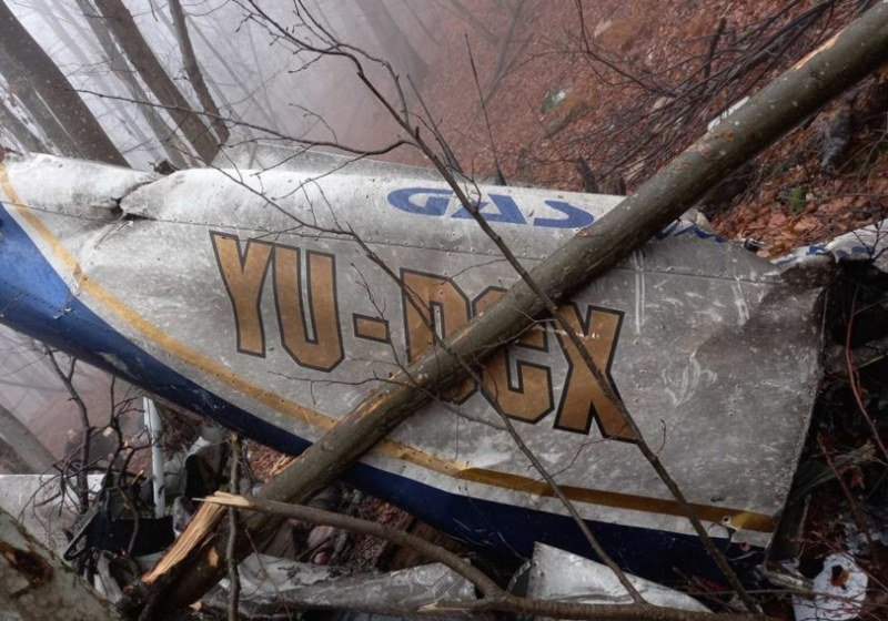 Izvučena tijela poginulih u avionu na Kozari