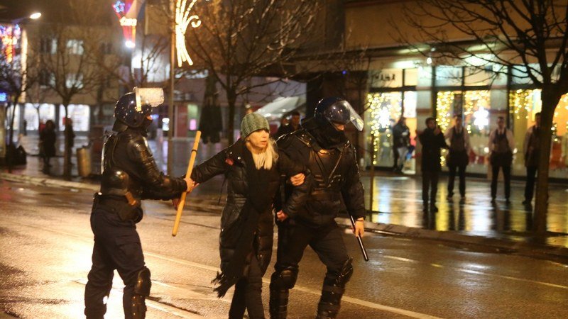 Lukač da podnese ostavku, policija grubo kršila osnovna ljudska prava (Video)