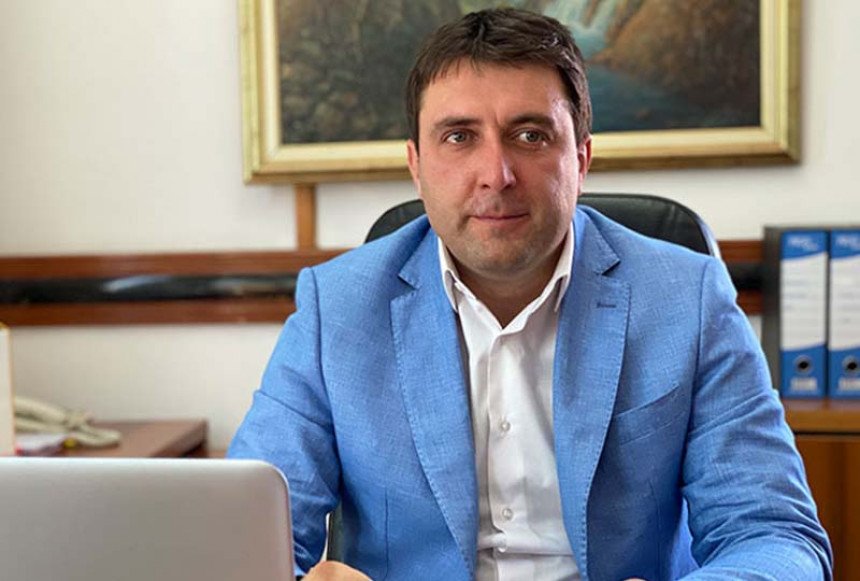 Direktor o trošku firme asfaltirao put do svoje kuće!