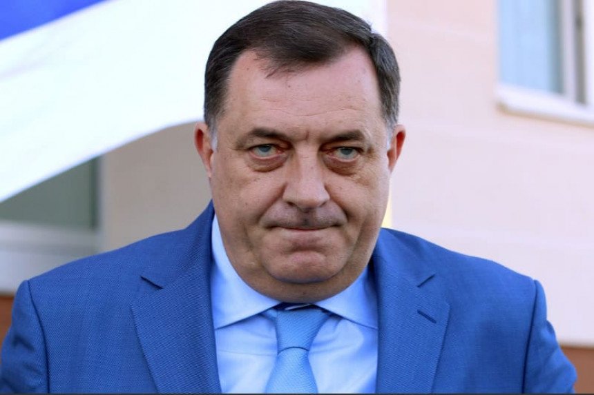 Dodik naručuje agenciju da ga brani na društvenim mrežama
