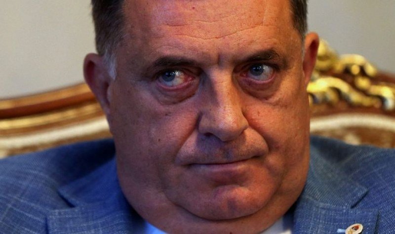 Dodik gubi kontrolu i nad SNSD-om, nakon što ga je Vučić precrtao
