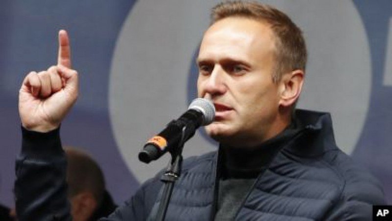 Ruski opozicionar Navalni osuđen na tri i po godine zatvora