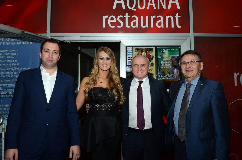 Estradno - Politički Cunami -  Petar Đokić otkriva muzičke talente (Foto/Video)