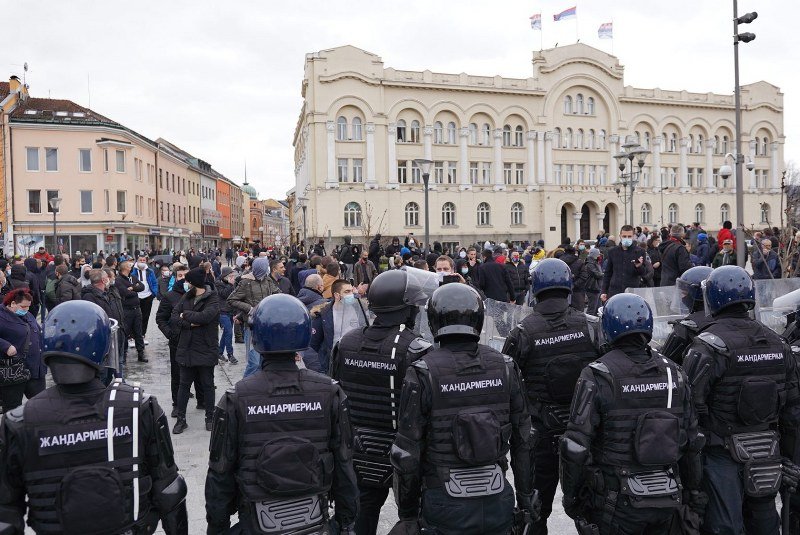Policija ekspresno šalje pozive zbog jučešnjih protesta / Jedinica žandarmerije bez obuke poslata na građane