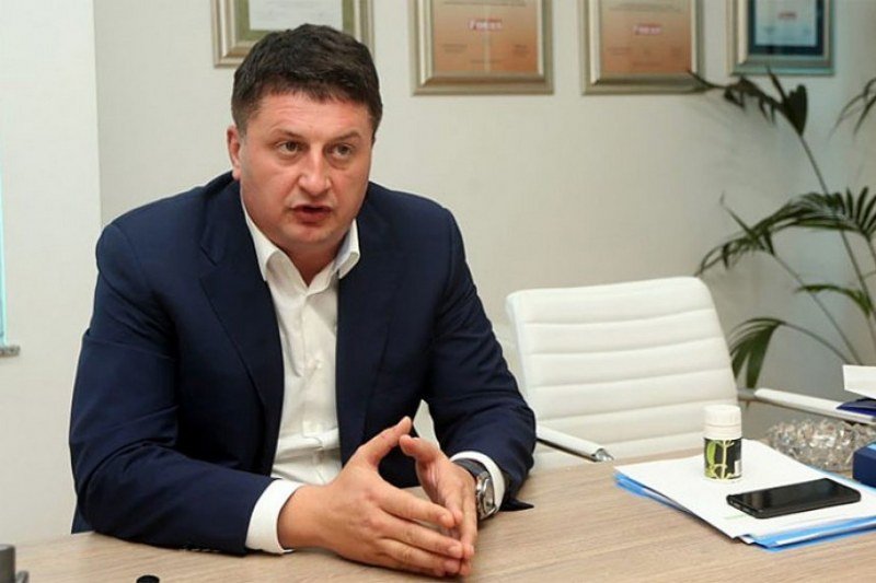 Dug preko šest milijardi, a vlast troši na luksuz (Video)
