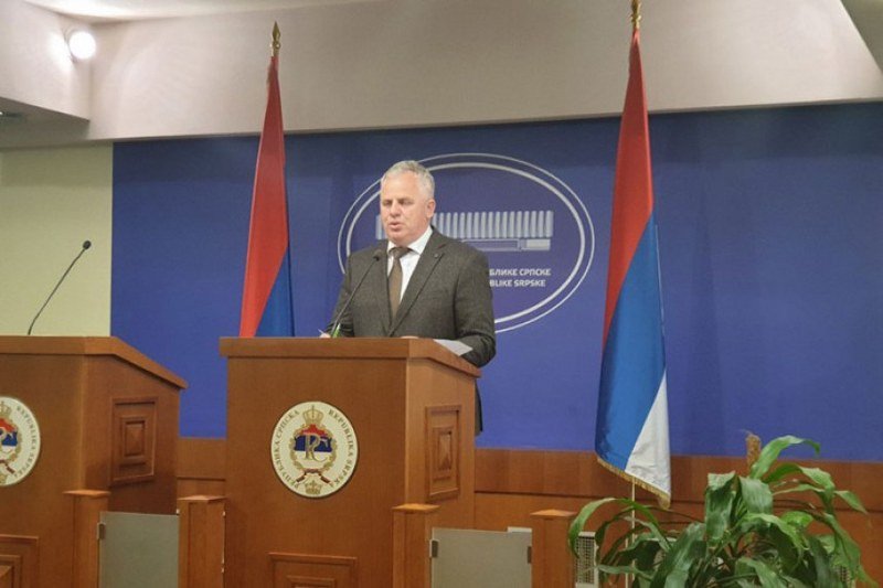 Nude 300.000 KM poslanicima da napuste opoziciju