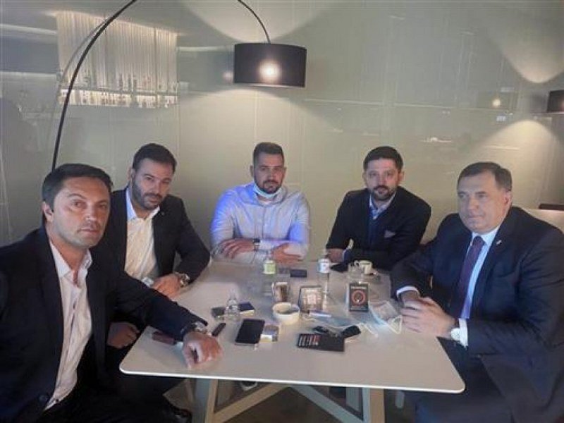 Dodik gasi požar u stranci preminulog Miće Mićića