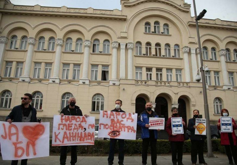 Građani ispred Gradske uprave u Banjaluci