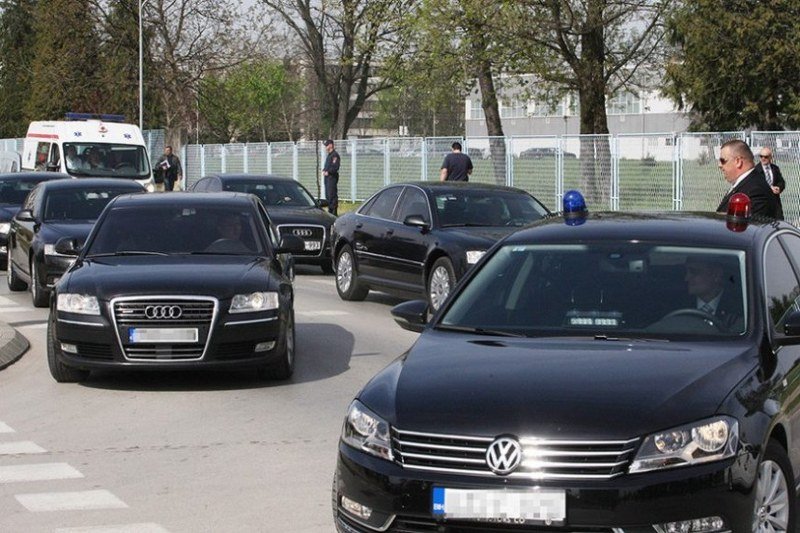 U Evropi na posao biciklom, kod nas u šoping limuzinom