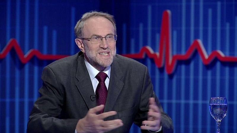 Pojedinci puni kao brod, narodu bacaju mrvice