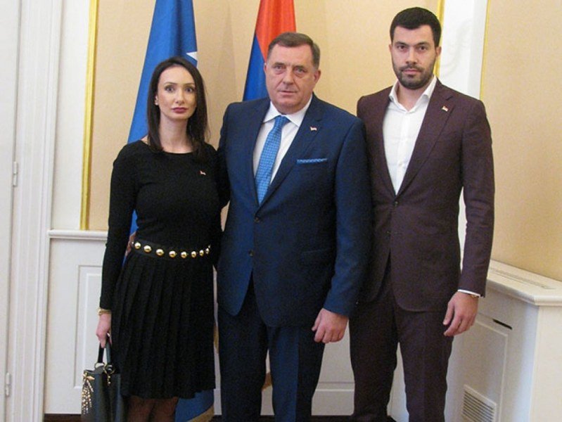 Danas u 10 sati - Exluzivno: Kako -princ- Igor Dodik zadužuje Srpsku (Foto)