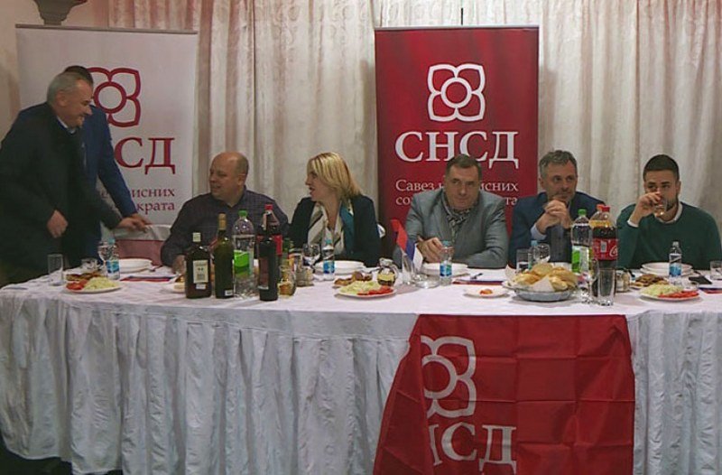 Panika u SNSD-u: Izmišljaju i prave nove lažne stranke (Video)