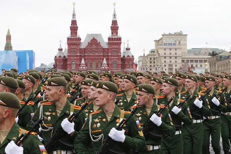 Održana parada u Moskvi, defilovalo 12.500 vojnika