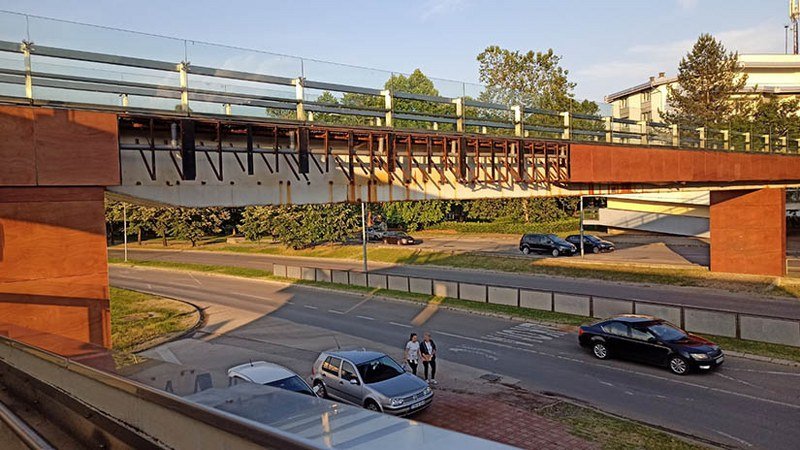 Pasarela u raspadu: Jedna od većih pljački Dodikove bivše lokalne vlasti u Banjaluci (Foto)