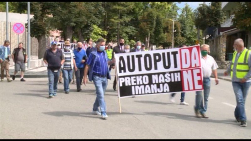 Samo petlja ruši 12 kuća! Ko je tako moćan da usmjeri trasu auto-puta u naseljena područja?! (Video)