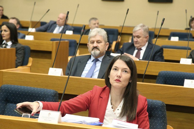 Cilj ove vlasti u Srpskoj je da narod raseli! Jelena Trivić im odgovara -Nećete me seliti, ostaću ovdje da vas nerviram- (Video)