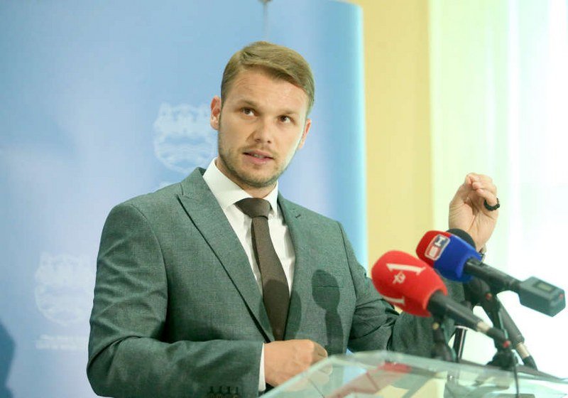 Naglo -proradio- projekat e-bebe po upitu: Kako je moguće da se projekat naplati odmah, a realizuje dvije godine posle?