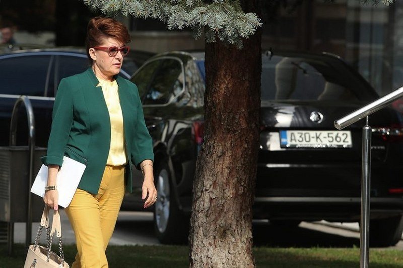 Nema krize kada je narod bogat: Dodikovo Ministarstvo finansija Srpske nabavlja novi auto za gotovo 100.000 KM