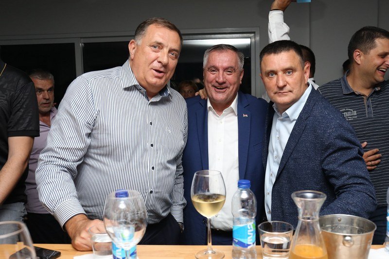 -Nećete dobiti nikada most ako on ostane- Vlado Đajić u Česmi vrijeđao gradonačelnika i prijetio građanima Banjaluke (Video)