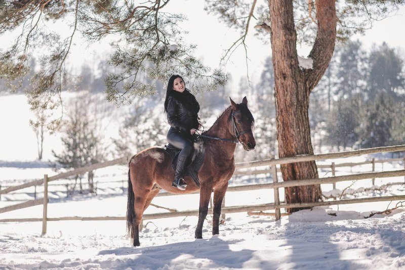 Ko je žena sa fotografija na Borikama, gdje je pripreman album Dugmića -Šta bi dao da si na mom mjestu- (Foto/Video)