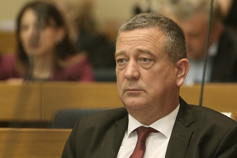 Ju T(j)ubin-u koji je simbol nemorala i prevrtljivosti treba oduzeti poslanički mandat (Foto)