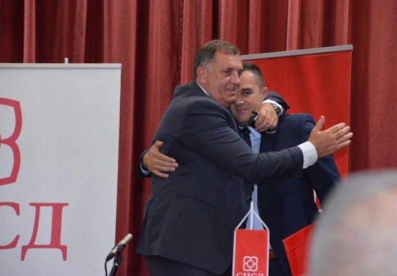Kako je moguće da neko dolazi i prijeti zakonitim preduzećima da će im zabraniti poslovanje ukoliko ne plate reket?