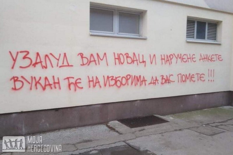 Uoči tribine pokreta -Za pravdu i red- u Banjaluci osvanuli grafiti podrške Nebojši Vukanoviću (Foto)