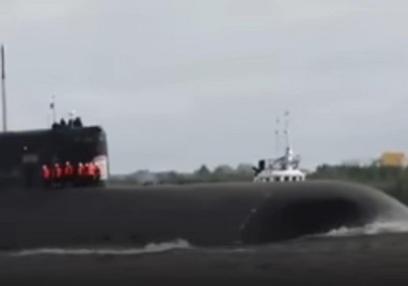 Rusija dovršila nuklearnu super podmornicu: Duga je 184 metra, ima -mega torpeda-, špijunsku opremu..(Video)