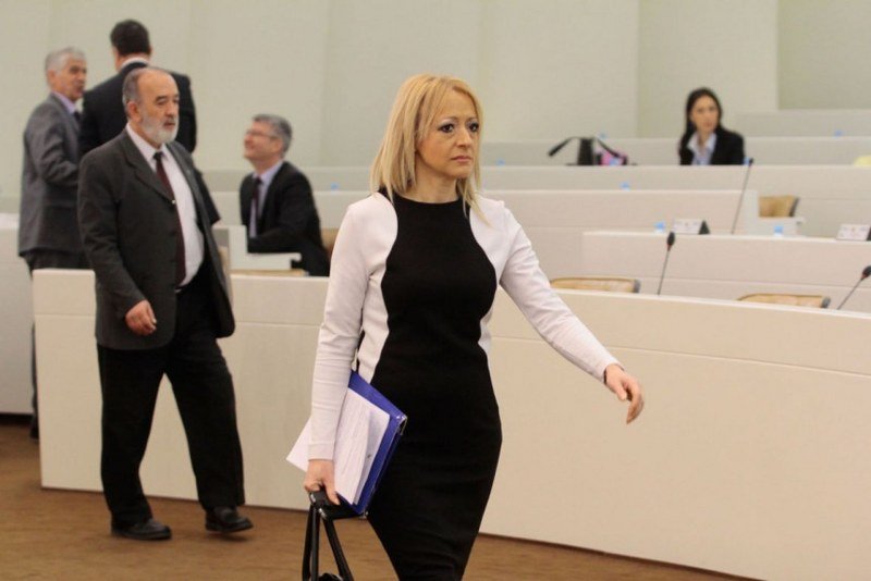 Grčevita borba SNSD protiv ukidanja akciza - Gorivo u BiH bilo najjeftinije u regionu a onda su Bakir i Dodik..