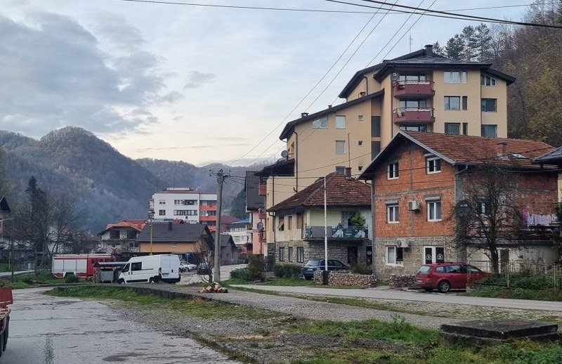 Gdje su pare -stigle- u Srebrenicu? Umjesto da je Monte Karlo tu ne možete ni burek pojesti? (Foto/Video)