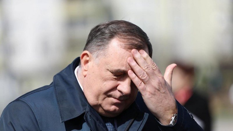 U šta se pretvorio jedan od Dodikovih referenduma? Dan Republike u Zakonu o praznicima RS -prestao da važi-?